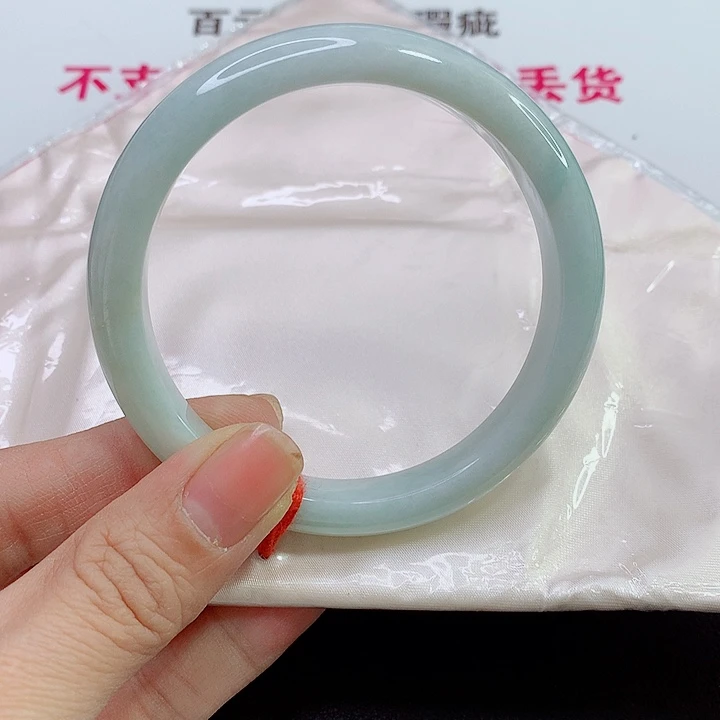 未镶嵌手镯翡翠一***团