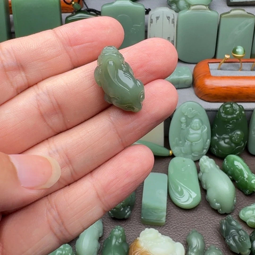 未镶嵌和田玉（碧玉）挂件