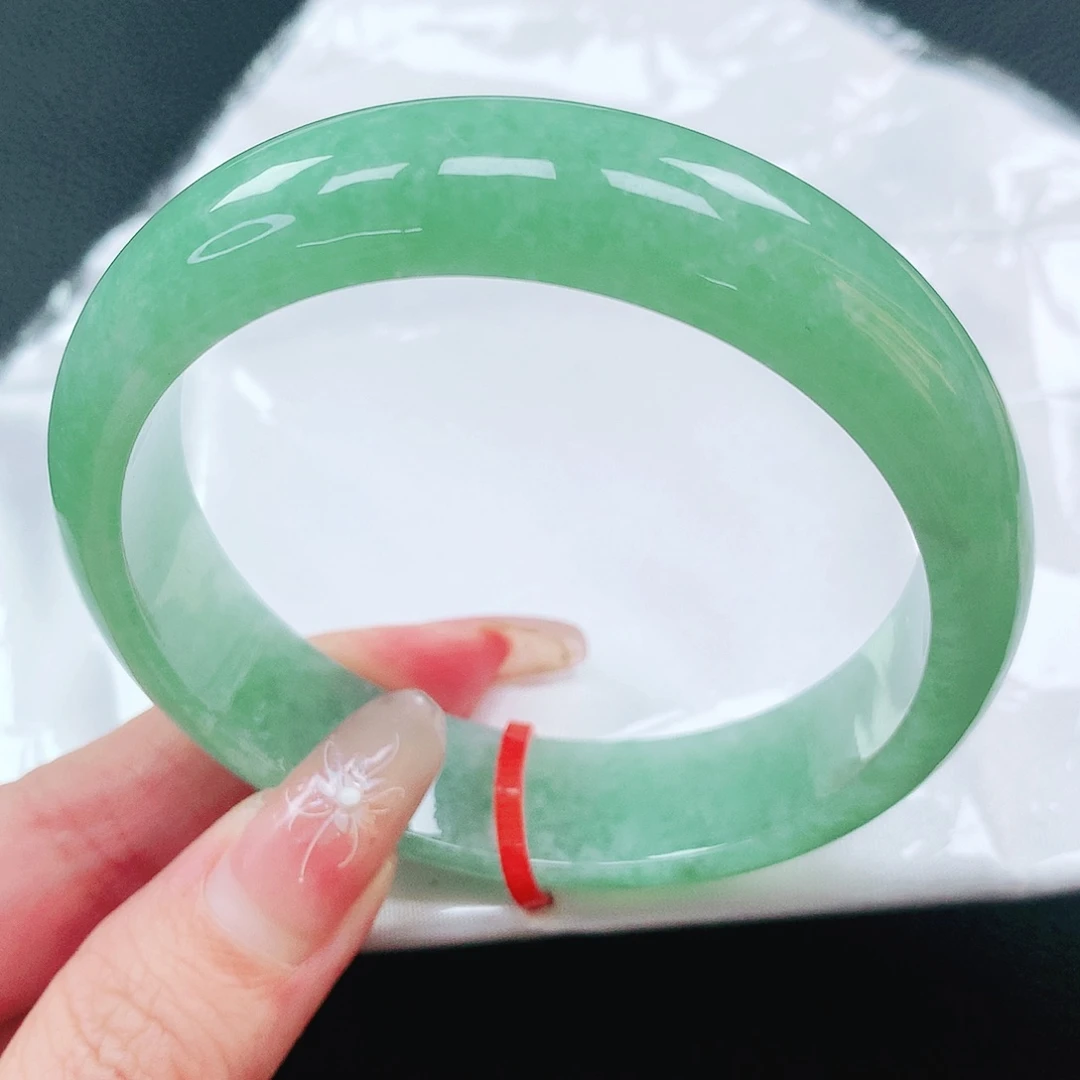 翡翠手镯未镶嵌58圈