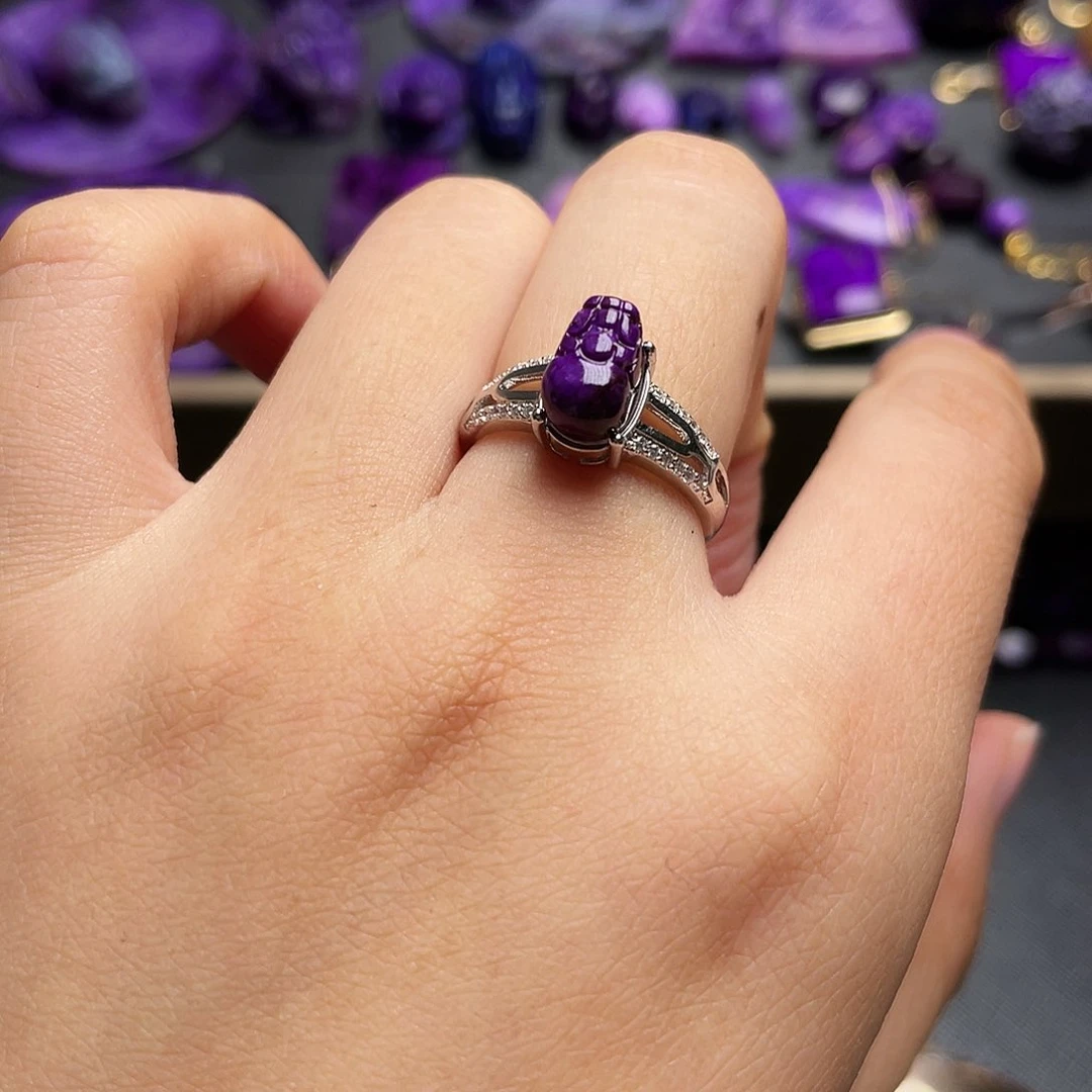 银S925镶嵌苏纪石（舒俱来）戒指