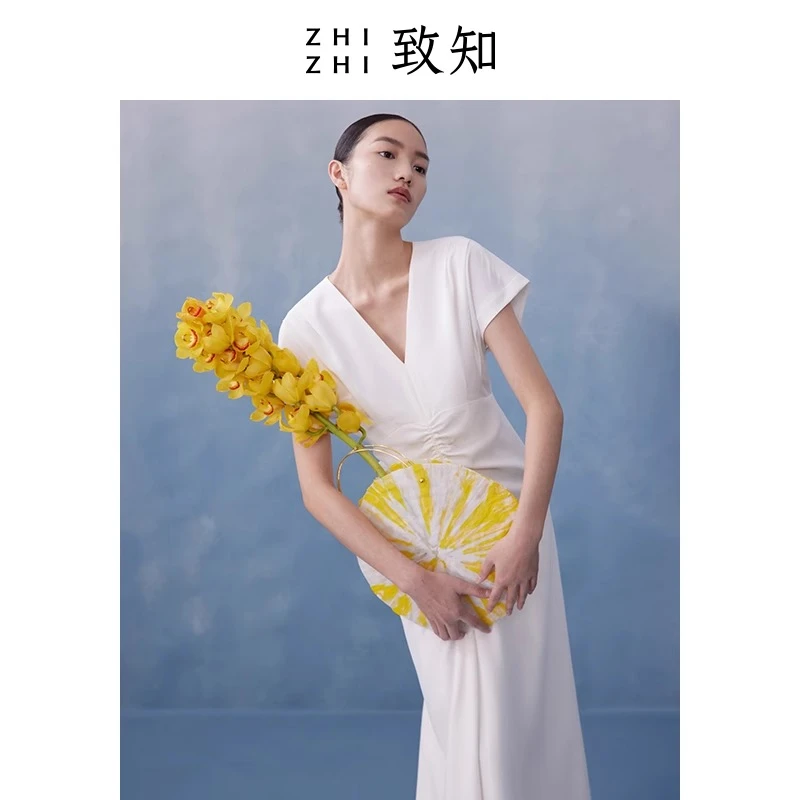 绛都春 浪漫V领褶皱连衣裙女新款春夏季法式收腰中长款ZZ22ML9006