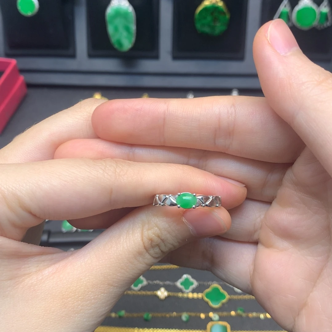 翡翠未镶嵌戒指有纹裂