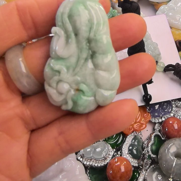 翡翠颈饰未镶嵌吊坠