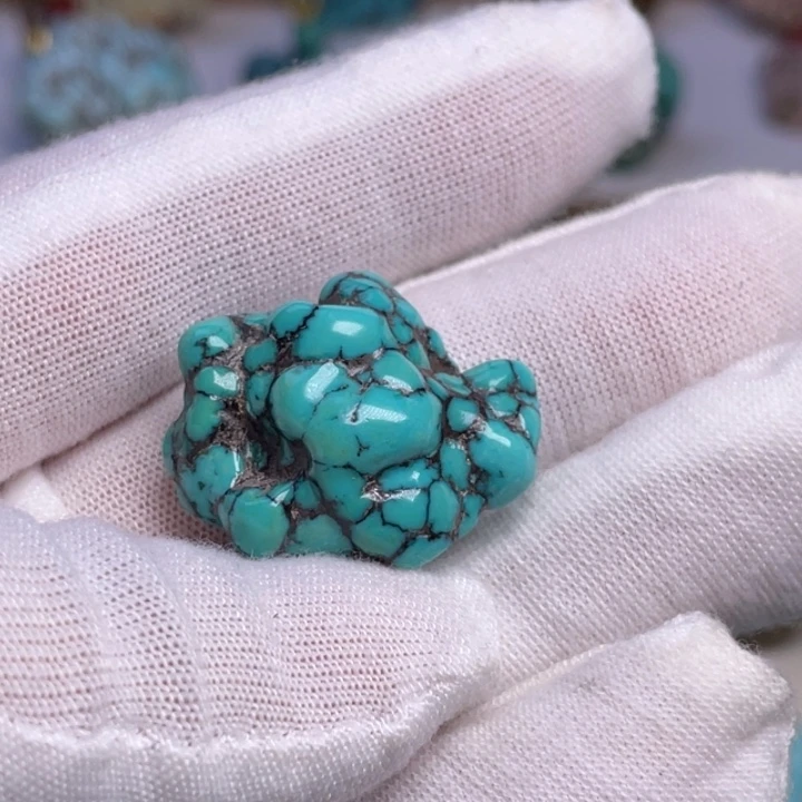 绿松石未镶嵌珠宝奇石