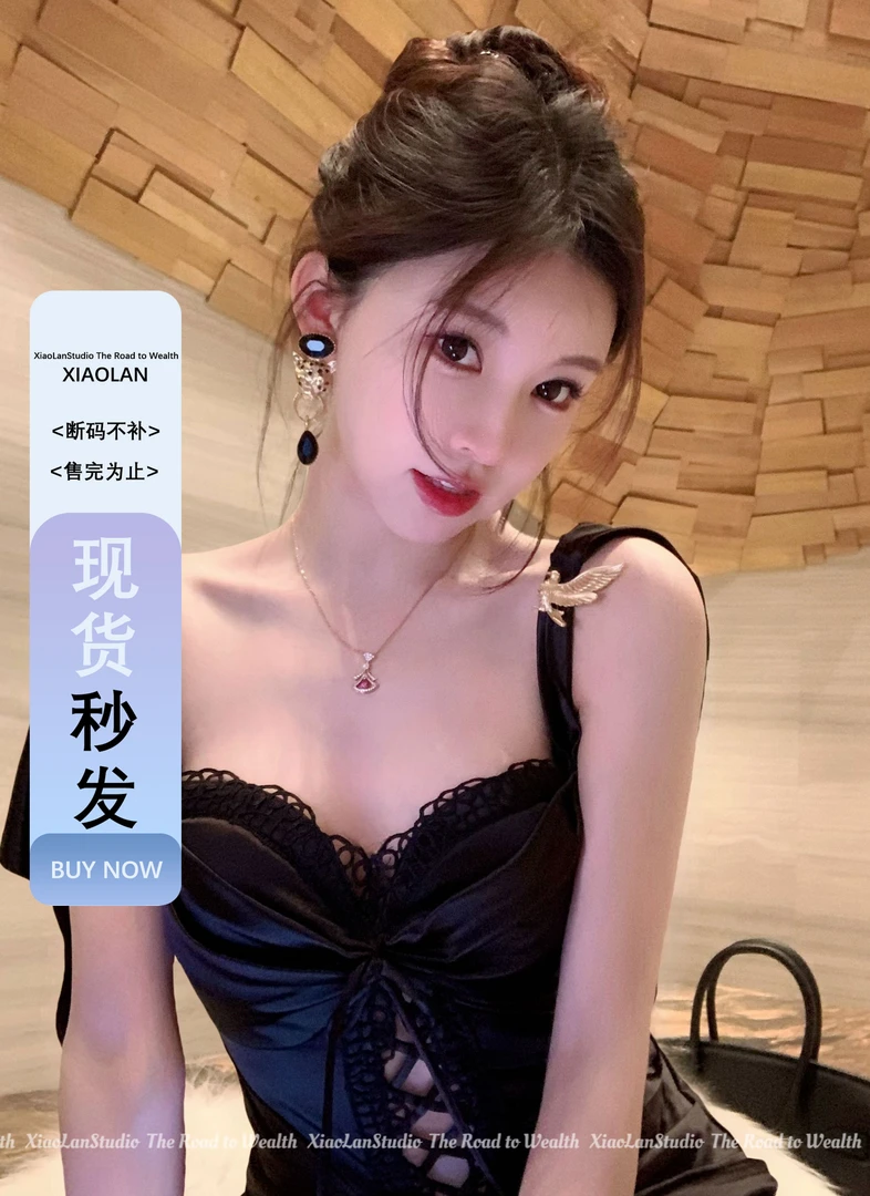 小岚同学「圣鸳天使」显瘦性感法式修身挂脖黑色轻奢高级设计连衣裙
