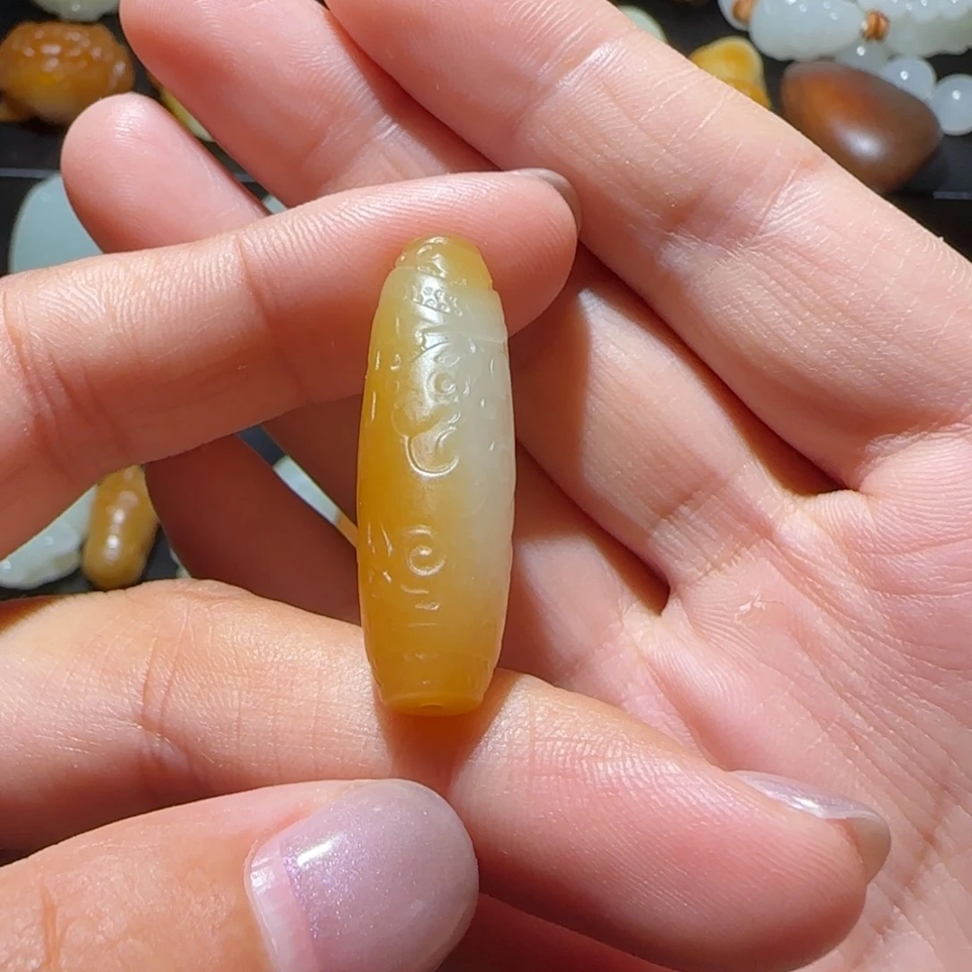 湯***居和田玉未镶嵌颈饰