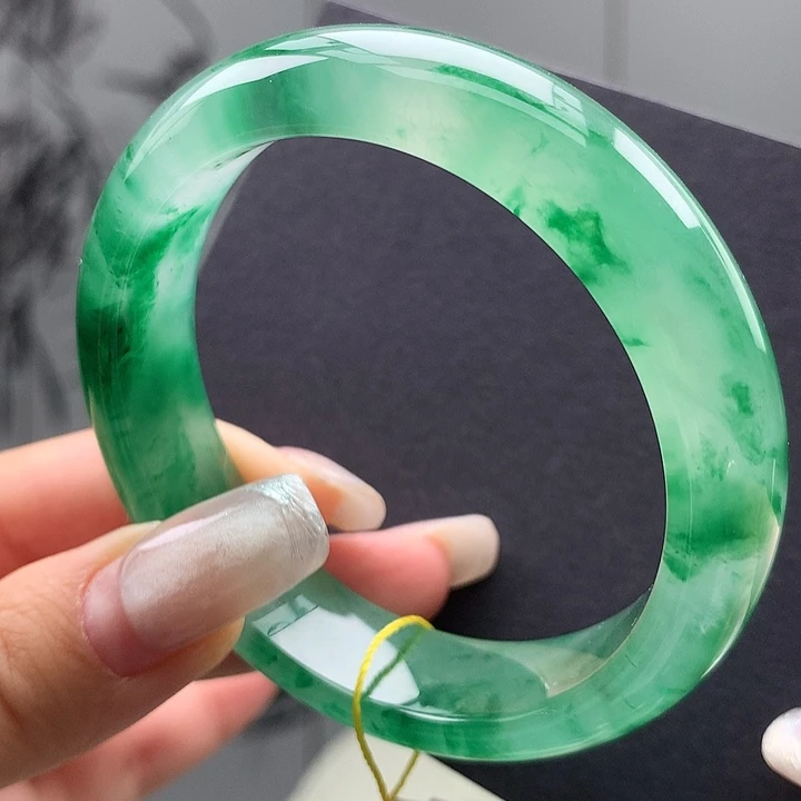 未镶嵌手镯石英质玉