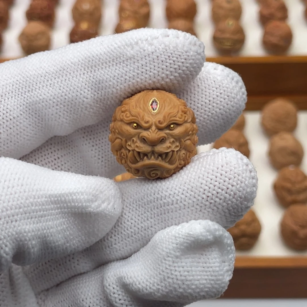 文玩核桃吊坠猴头核桃雕刻