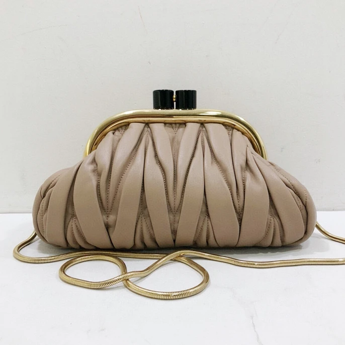 95新 MIU MIU/缪缪 缪缪全皮粉金褶皱单肩斜挎夹子包