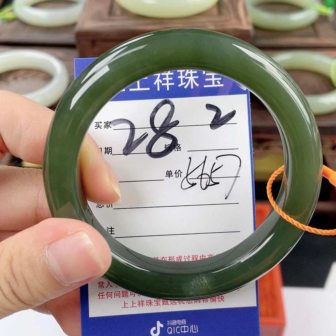 和田玉手镯未镶嵌