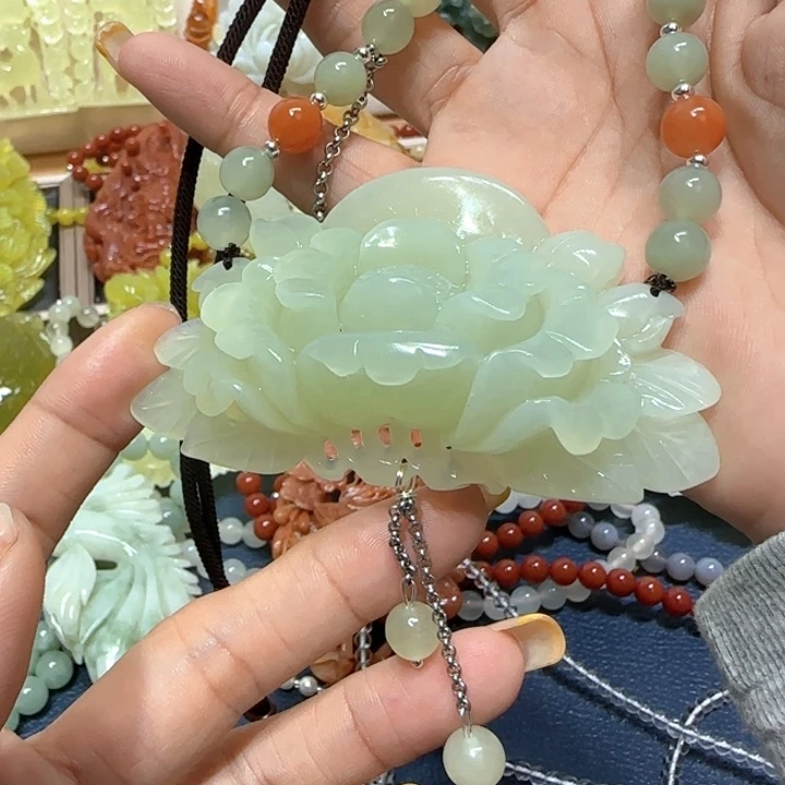 未镶嵌蛇纹石玉吊坠