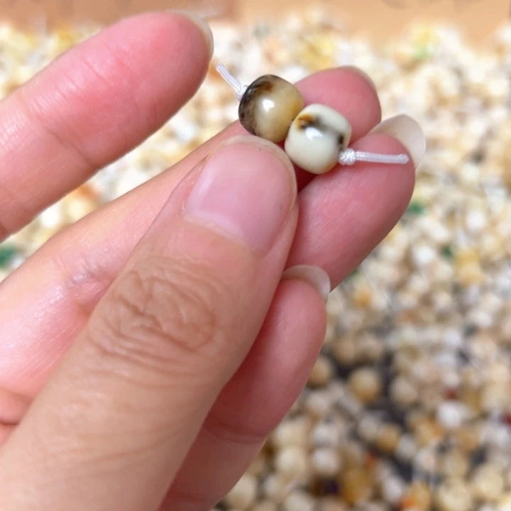 裸石蜜蜡未镶嵌8.2mm一对