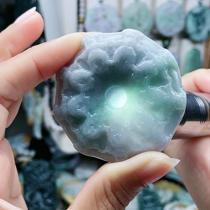 颈饰足铂镶嵌翡翠翡翠