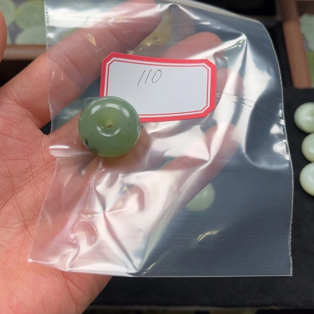 蛇纹石玉颈饰合金鈨****i
