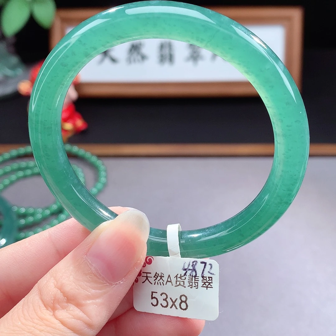 未镶嵌手镯（圆镯）翡翠