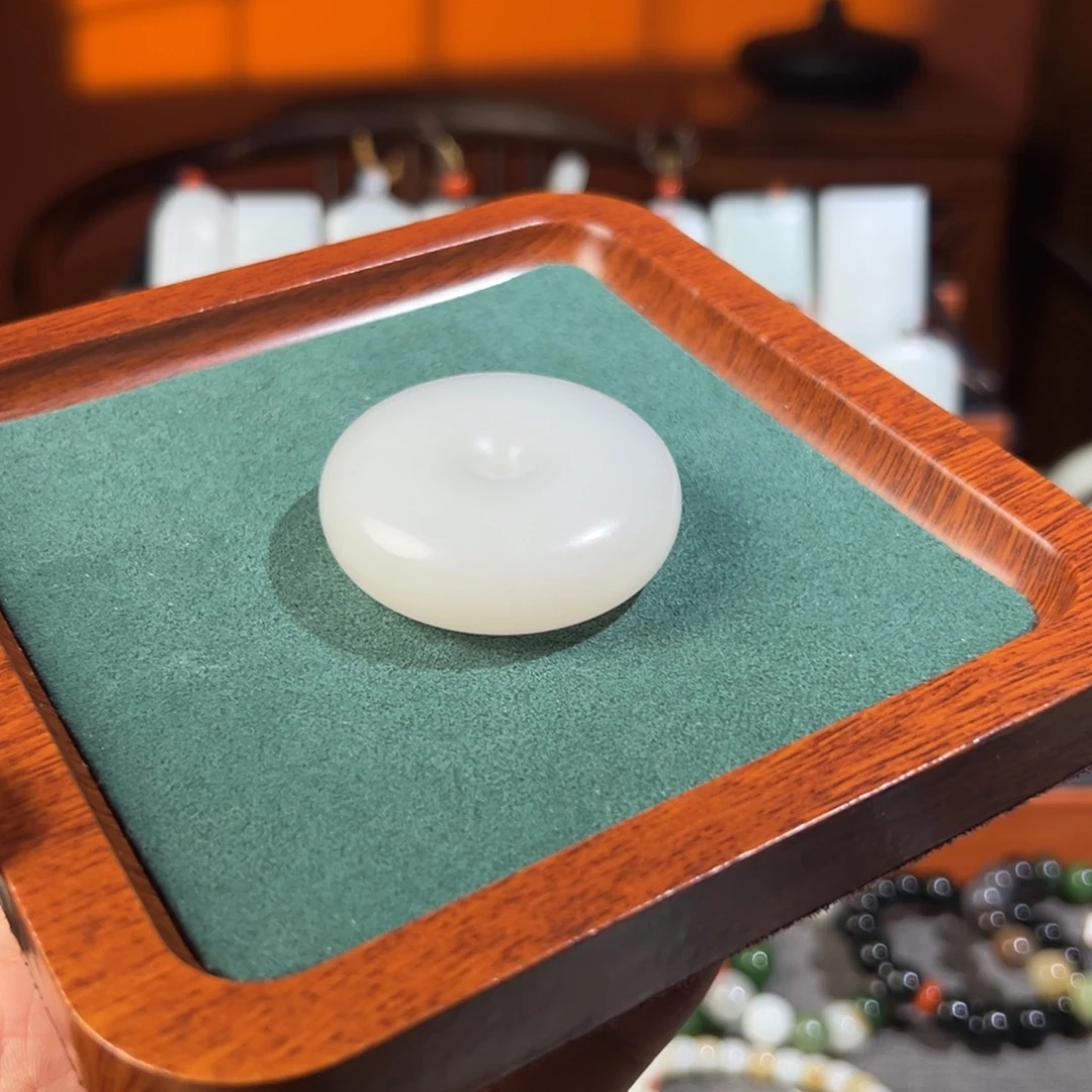 明***东和田玉未镶嵌颈饰