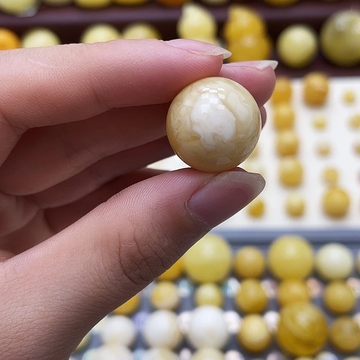 琥珀未镶嵌裸石17.4mm 瑕 404