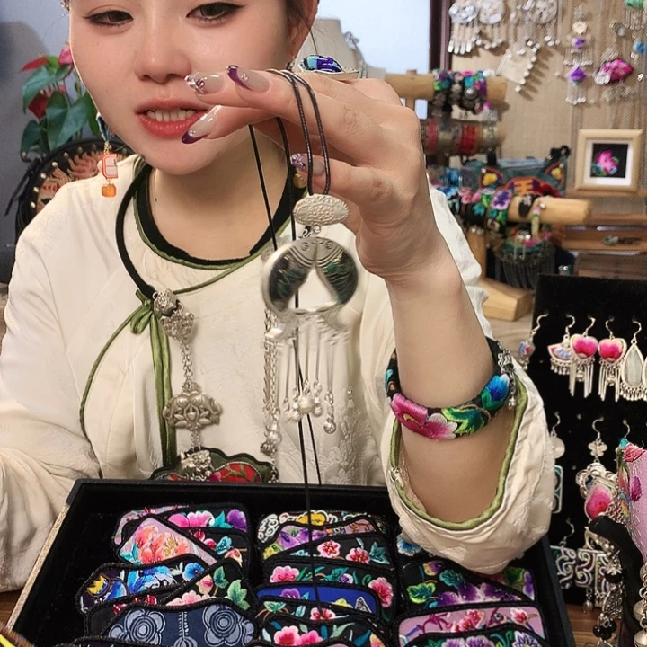 花岗石铁合金吊坠