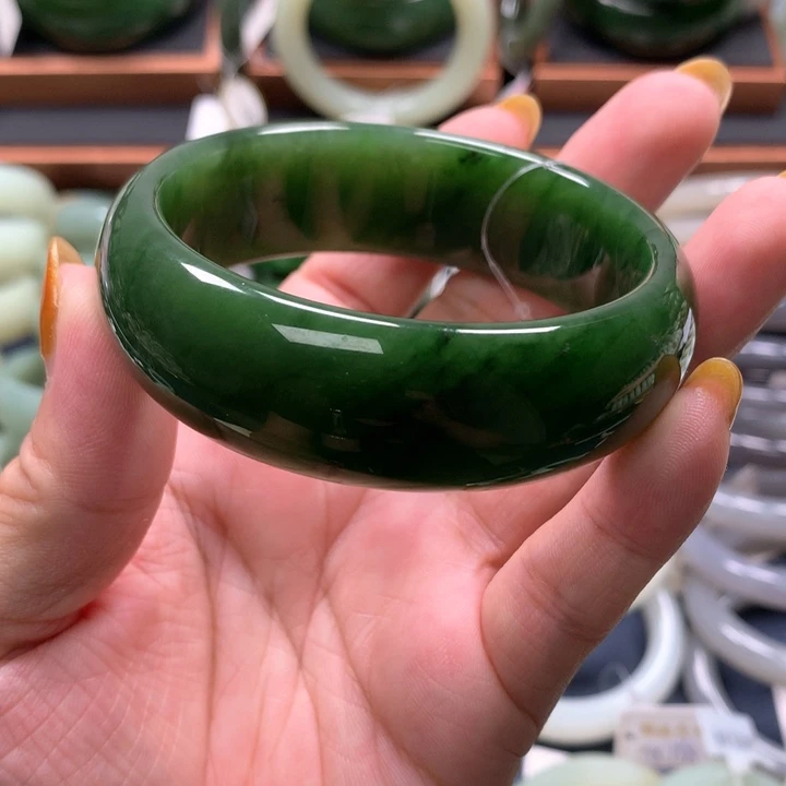 【闪购商品】未镶嵌手镯和田玉（碧玉）