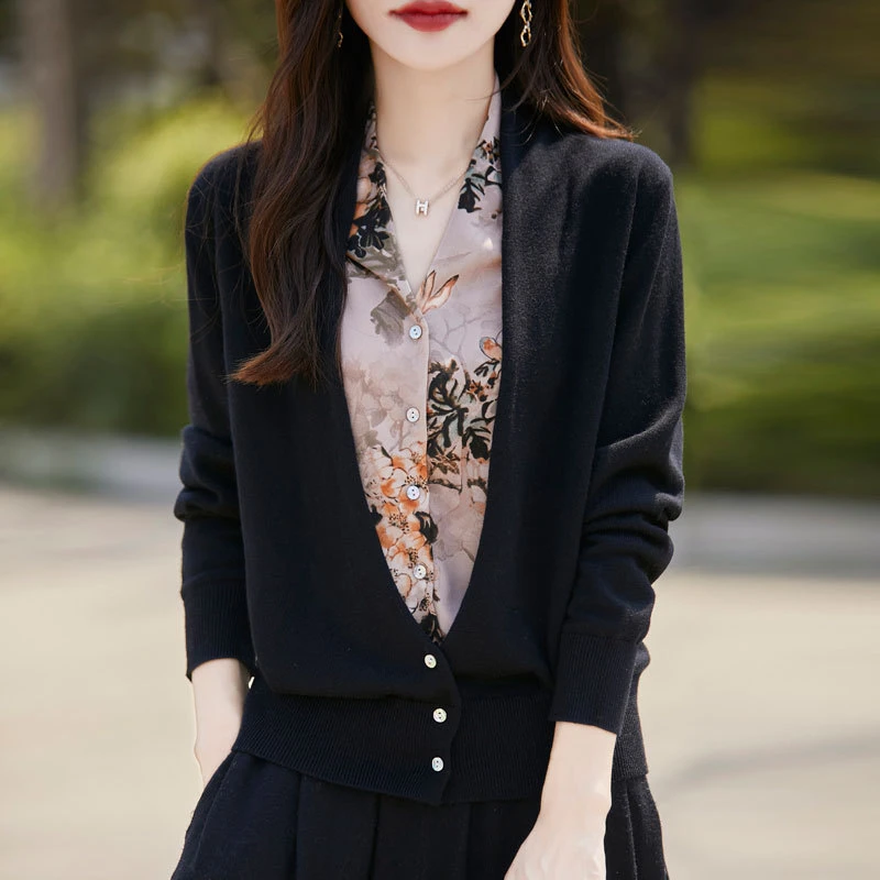 【厂家直供】春秋季新款V领印花假两件开衫潮时尚百搭洋气上衣女