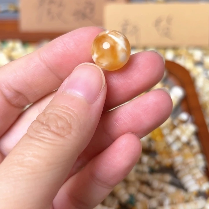 蜜蜡未镶嵌裸石13.4mm一个
