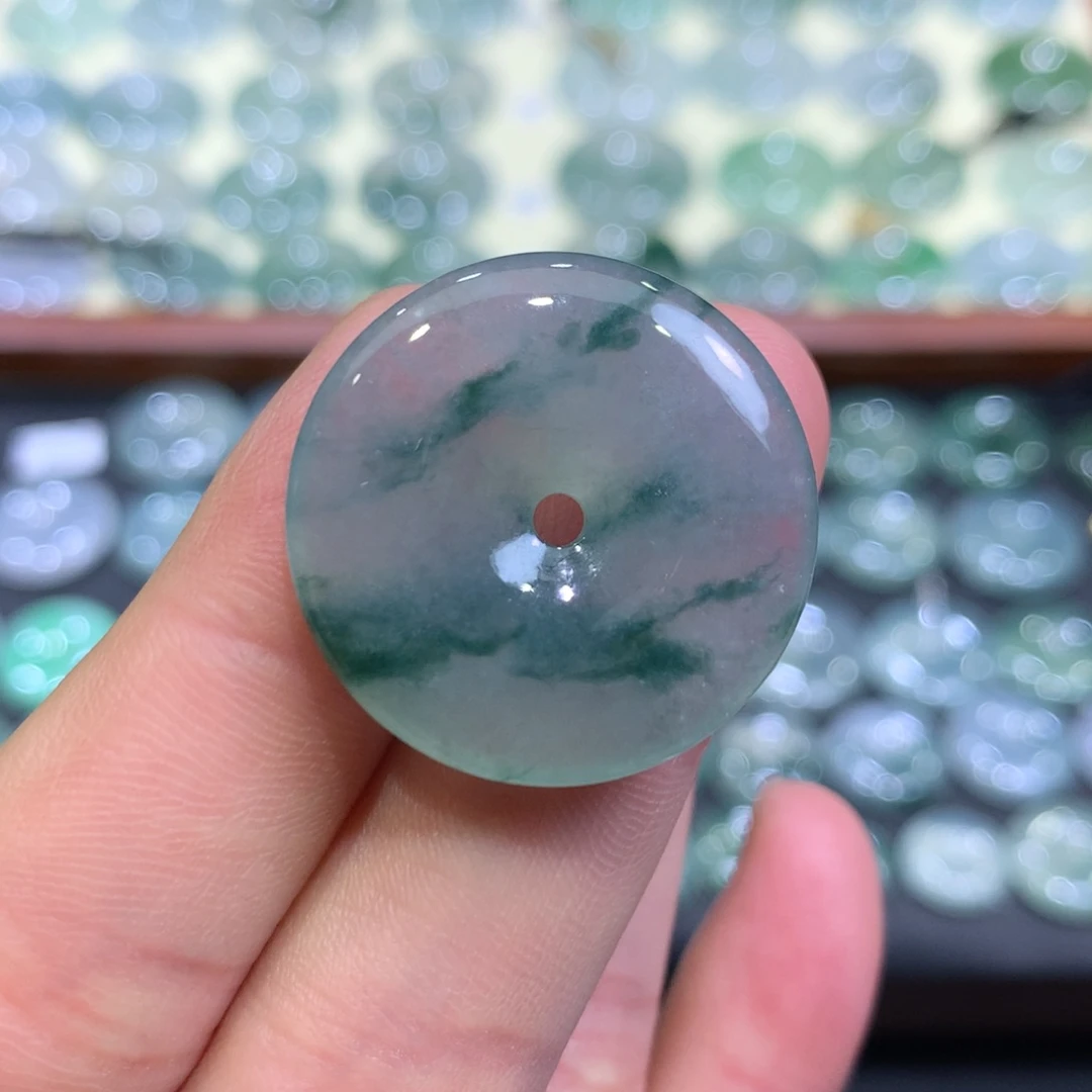 翡翠颈饰未镶嵌平安扣