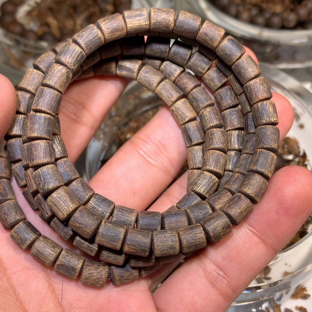 手串沉香?****?绿棋楠沉香随型桶珠多圈