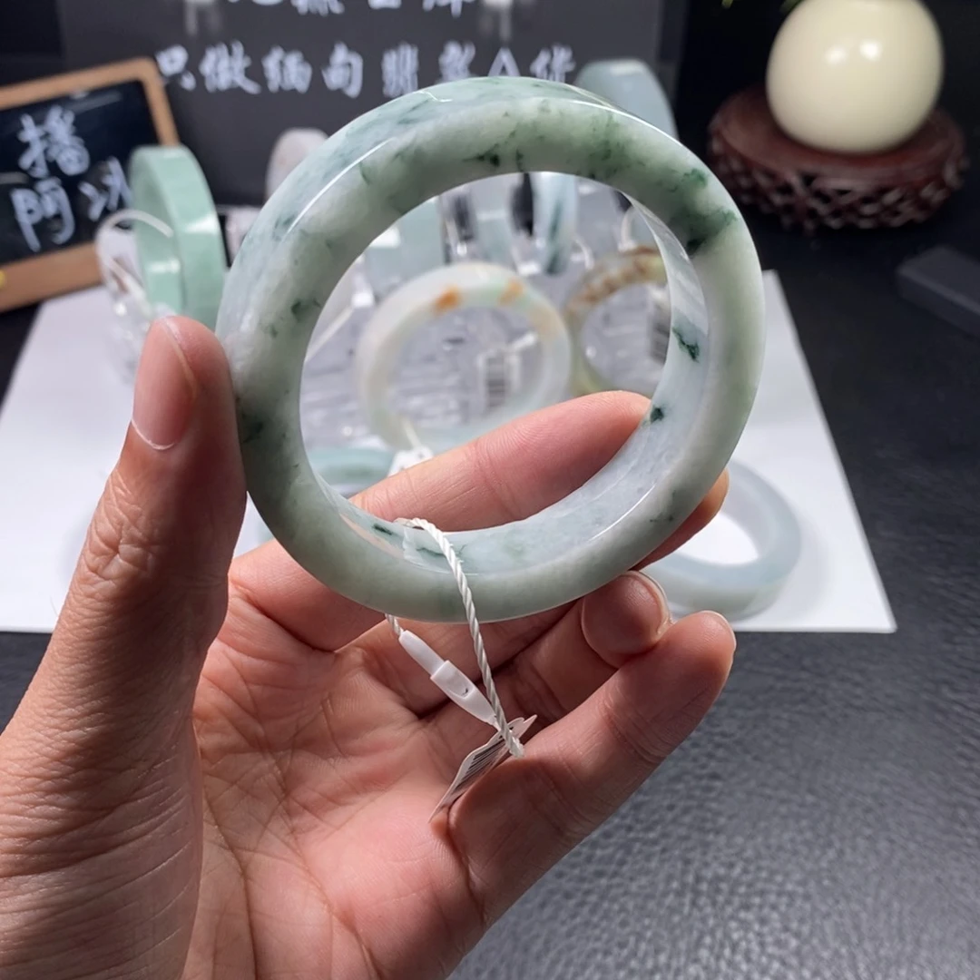 未镶嵌手镯定制翡翠