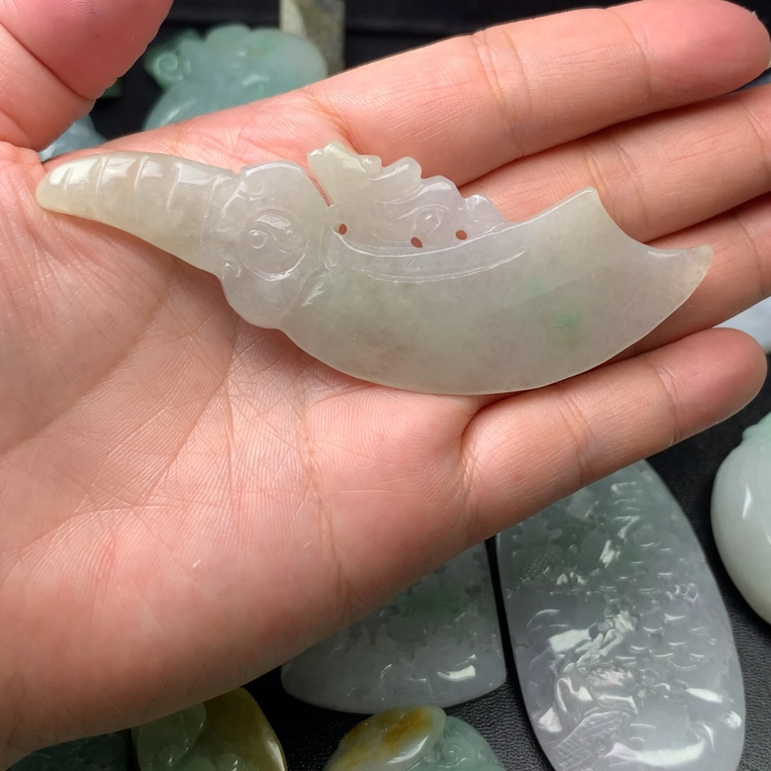 翡翠未镶嵌颈饰翡翠首饰