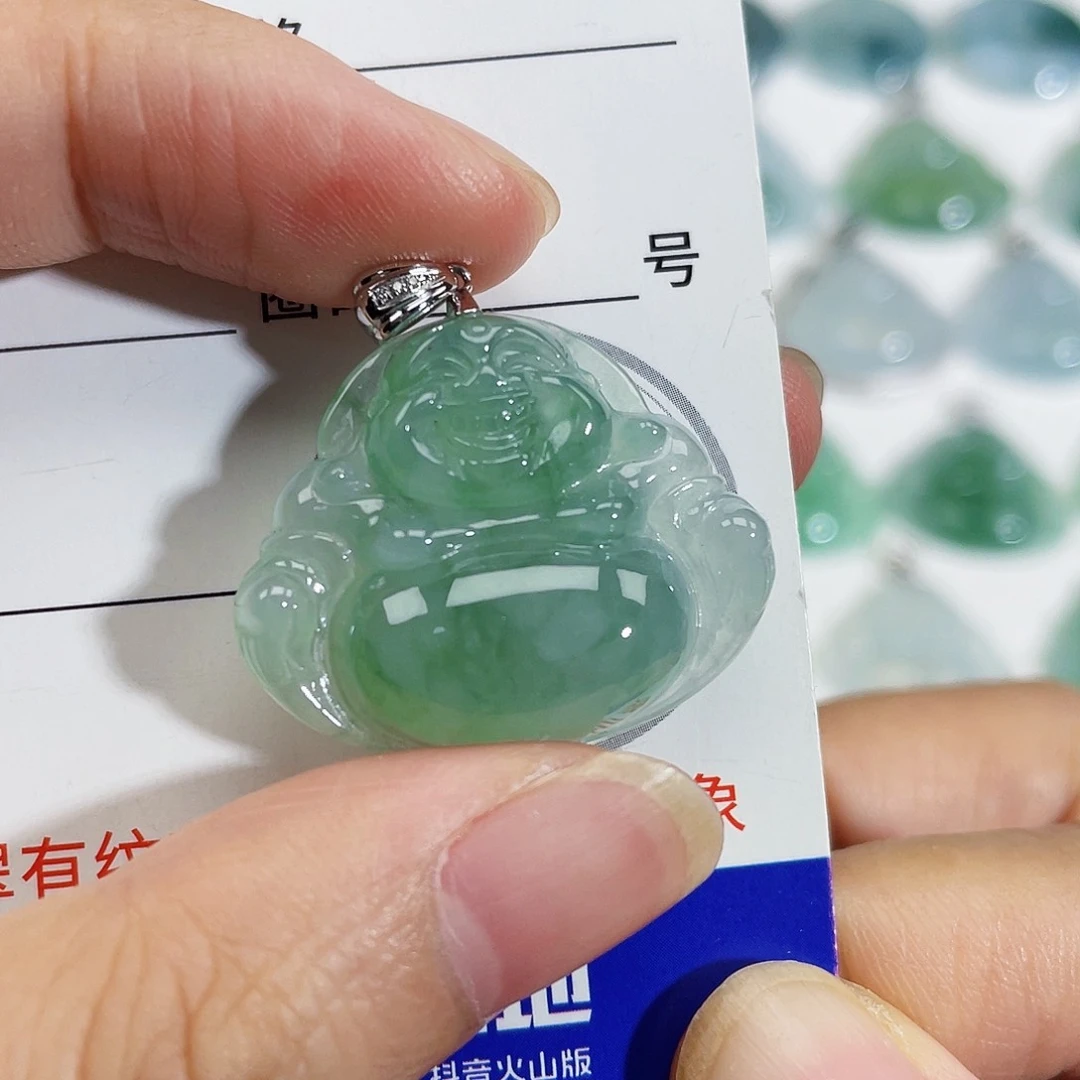 翡翠18K金镶嵌颈饰吊坠