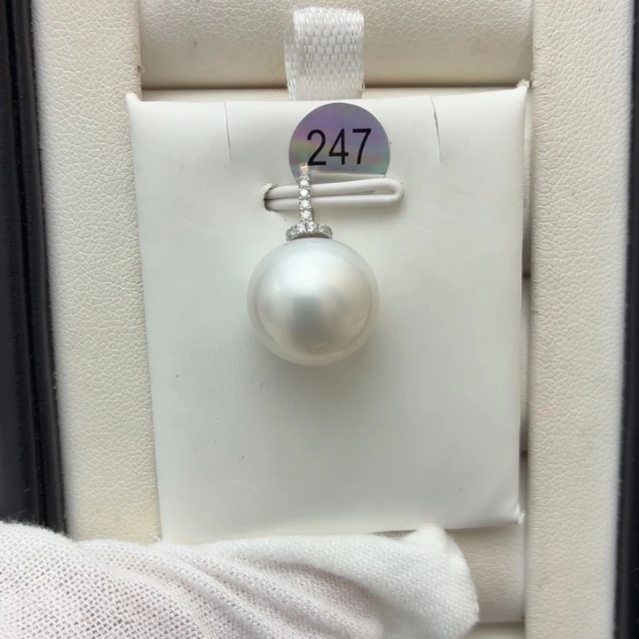 海水珍珠颈饰18K金镶嵌