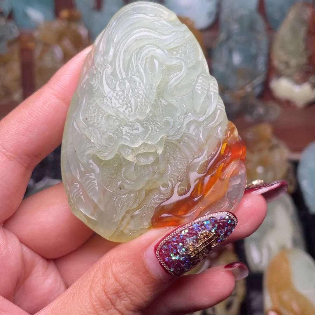 蛇纹石玉颈饰未镶嵌迷**?