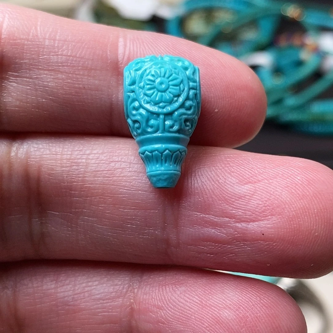 绿松石未镶嵌颈饰