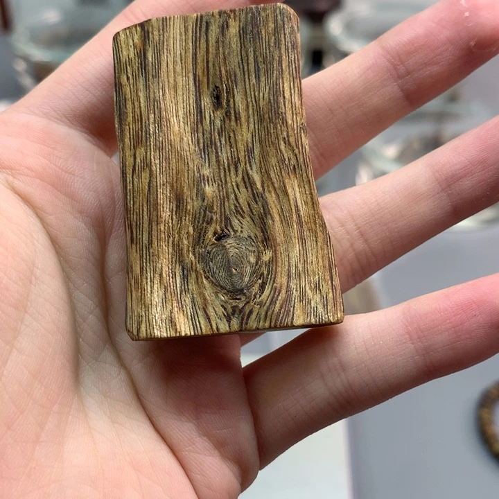 沉香手串随型吊坠牌子