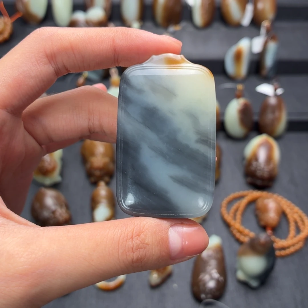 富***邹和田玉未镶嵌颈饰