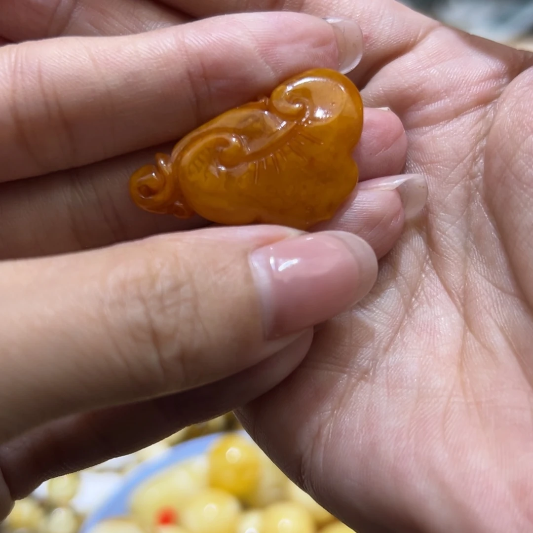 琥珀珠宝奇石未镶嵌