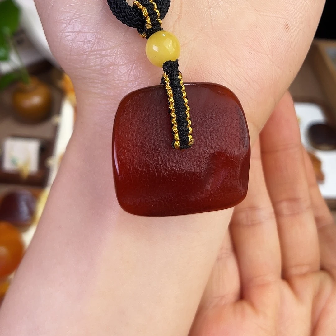 琥珀珠宝奇石未镶嵌，