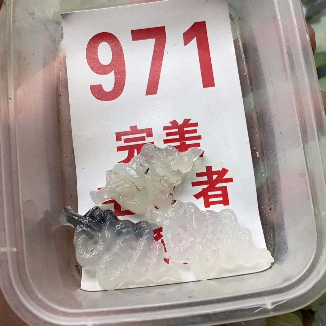 蛇纹石玉挂坠未镶嵌