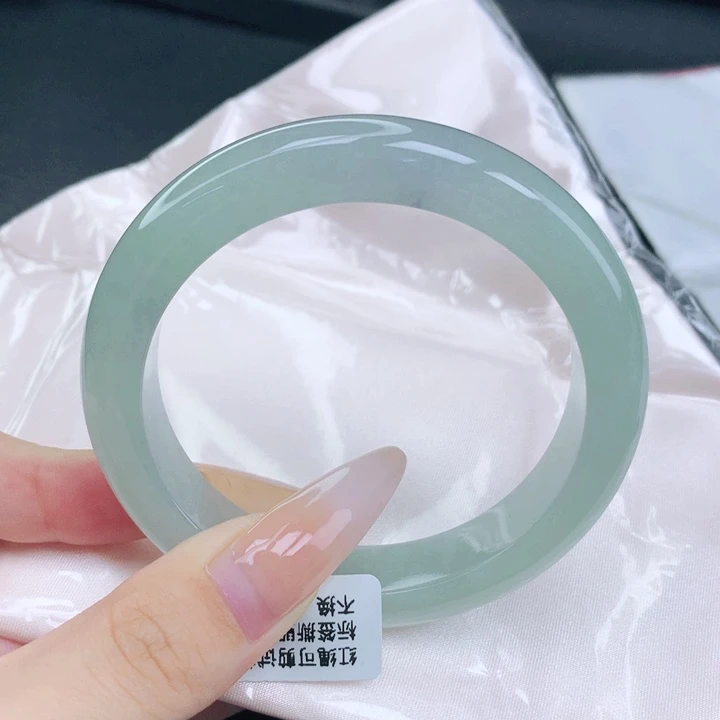 翡翠手镯未镶嵌58-59圈口