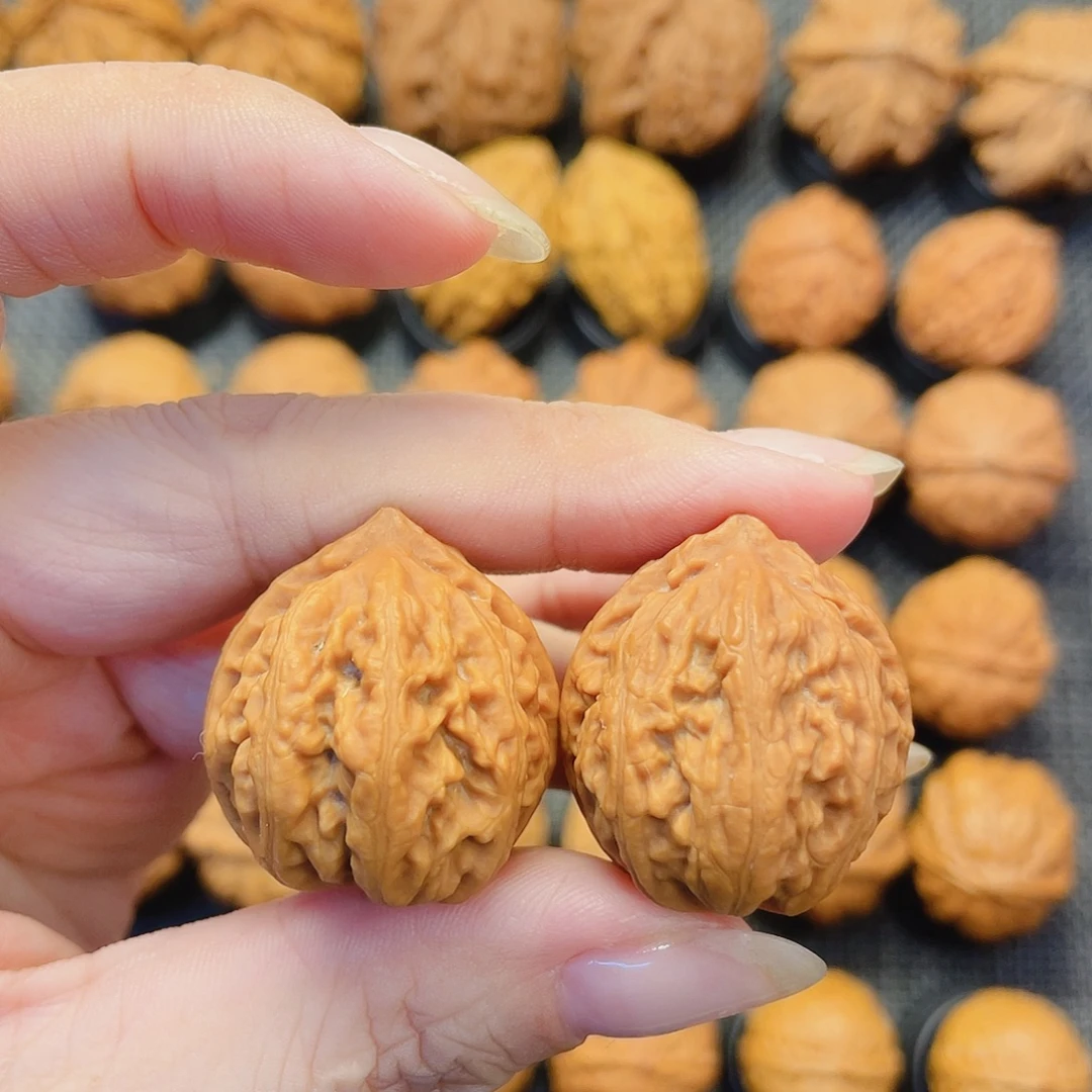 文玩核桃把件小珊瑚