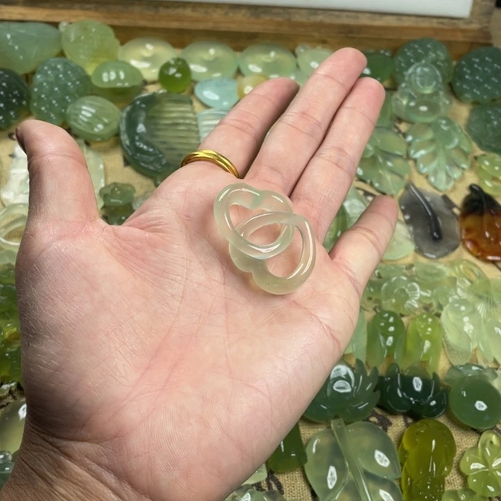 蛇纹石玉合金颈饰