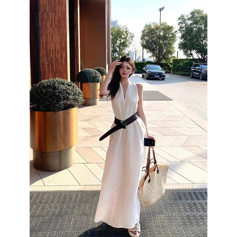 夏季法式气质v领无袖挂脖连衣裙女度假风宽松背心裙子显瘦a字长裙