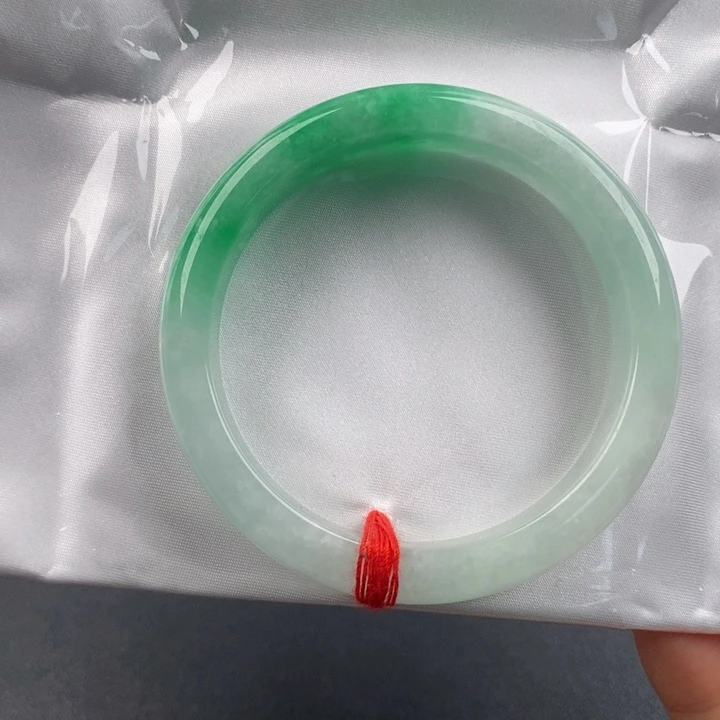 玲*以实物为准，拍哪个发哪个