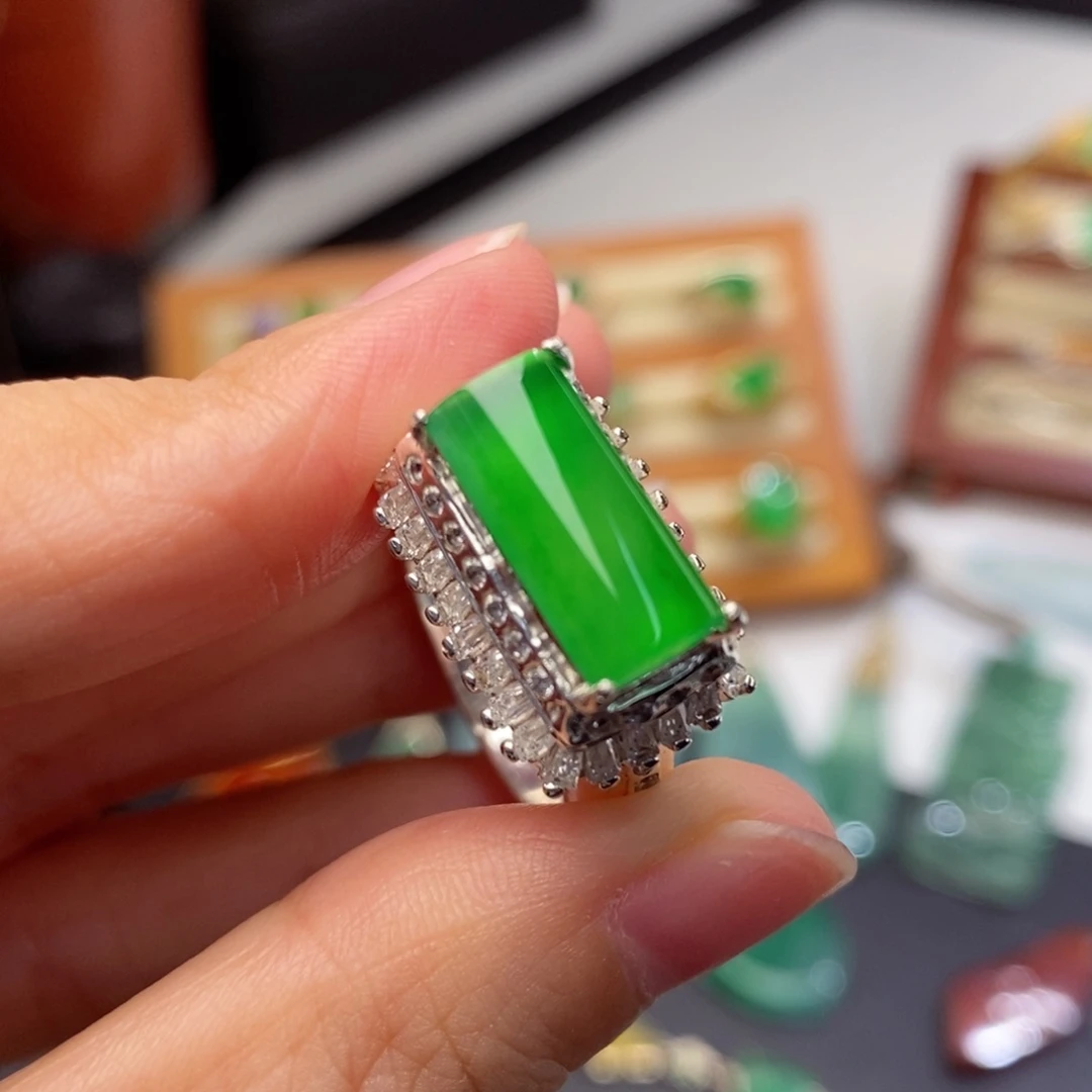 定制翡翠未镶嵌高冰阳绿色马鞍