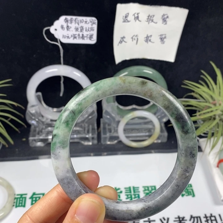 翡翠未镶嵌手镯5号。56.9圈