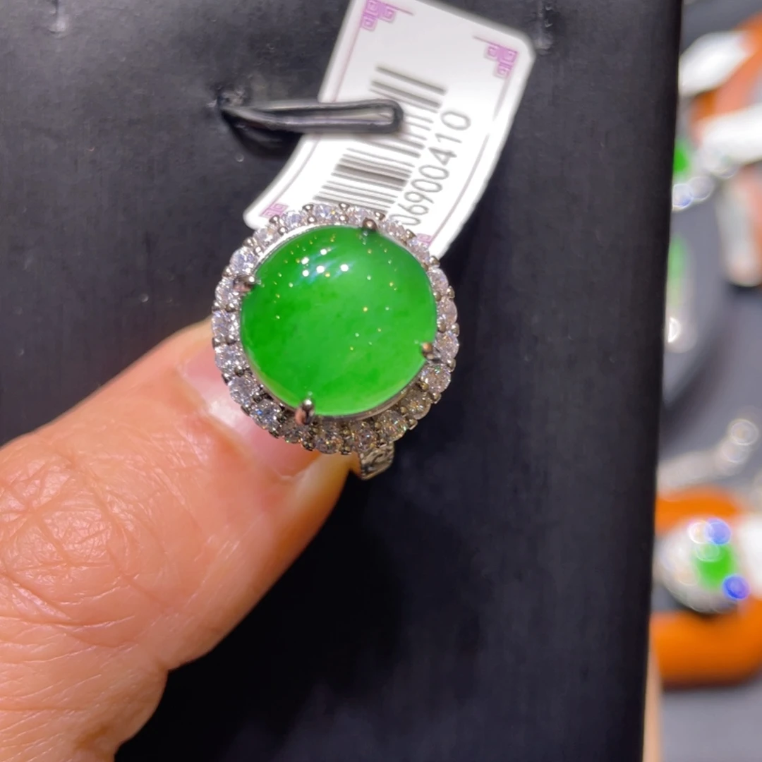 翡翠未镶嵌颈饰戒指