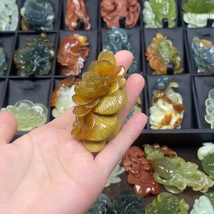 安****蛇纹石玉未镶嵌颈饰
