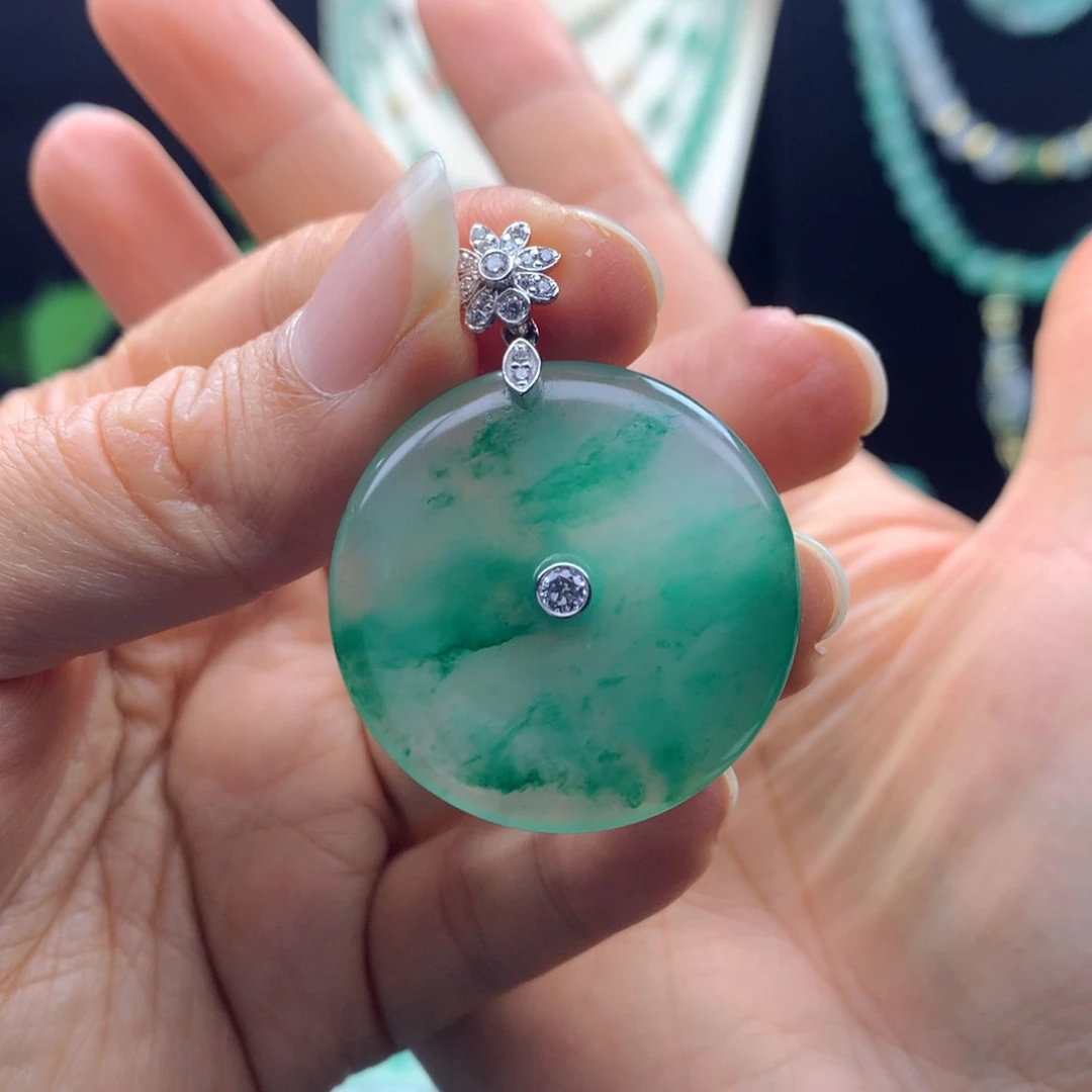 颈饰未镶嵌石英质玉