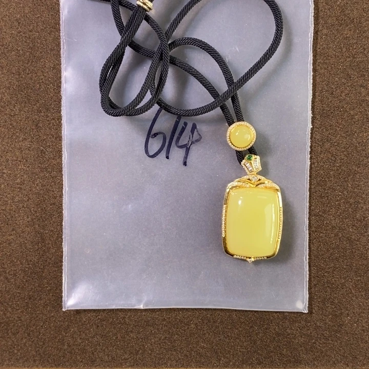 石***头和田玉未镶嵌颈饰