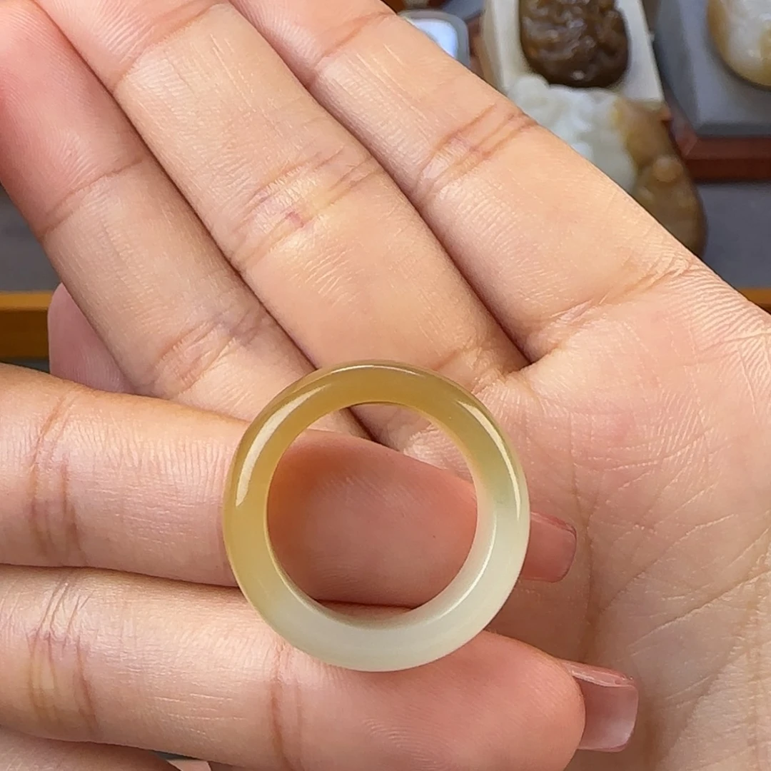 【闪购商品】和田玉未镶嵌颈饰Y****菲